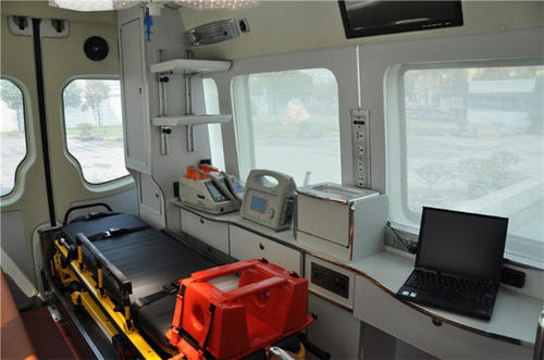 孙吴县救护车内部